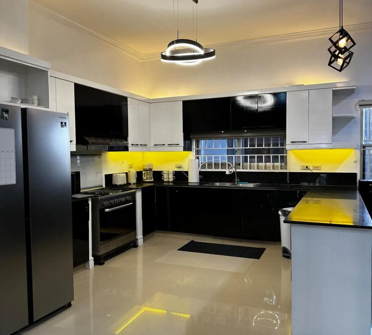 The Party Pad Villa Angeles